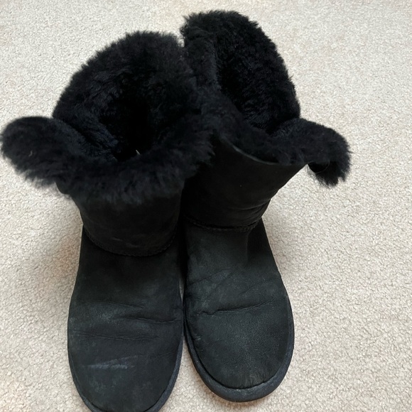 Black short Ugg boots with button Size 6 - Picture 4 of 5